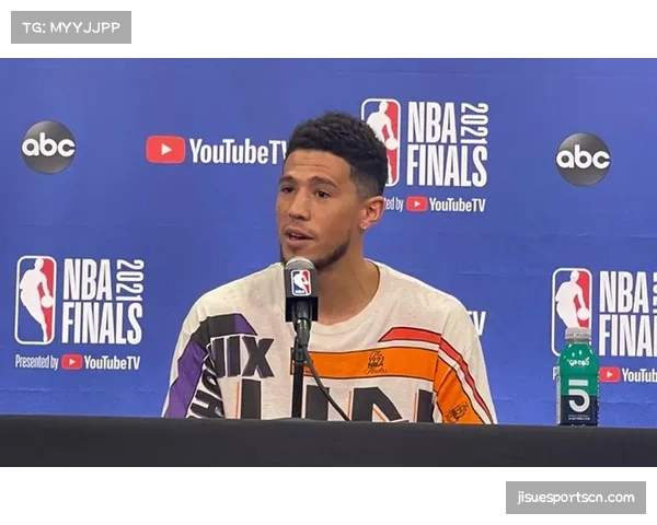 德文·布克得分手段多样 中距离跳投稳定性冠绝联盟 德文·布克得分手段多样 中距离跳投稳定性冠绝联盟